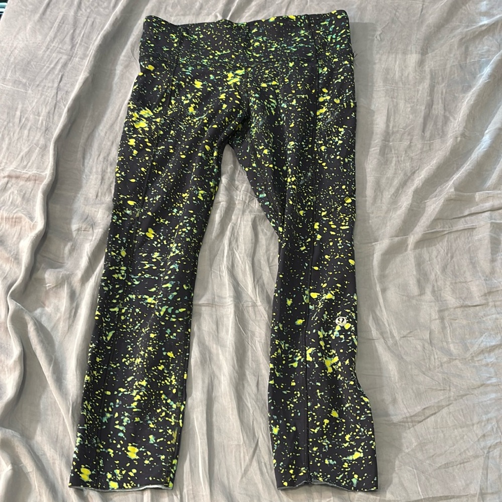 Like New!! - Lululemon Leggings - Women’s Size 6 - Black and Neon Print